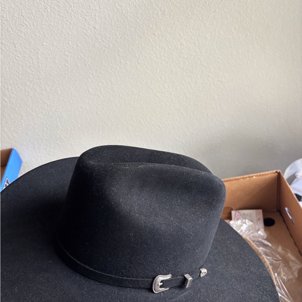 Sleek Black Western Hat - Picture 3 of 10